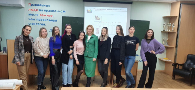 В рамках проекта «Выступление практика» была организована лекция для студентов 4 курса ОмГУ
